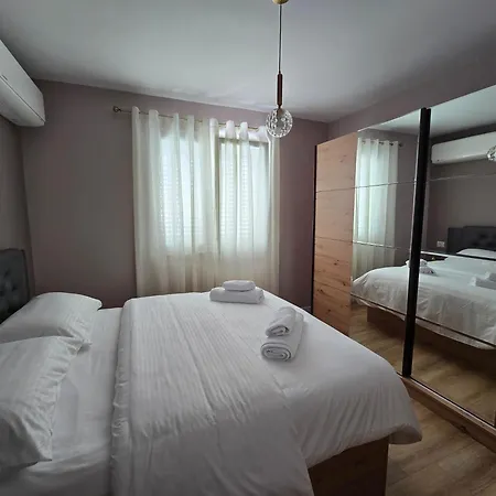Apartament Charming Escape *