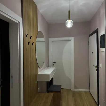 Charming Escape * 地拉那