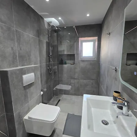 Charming Escape Tiran