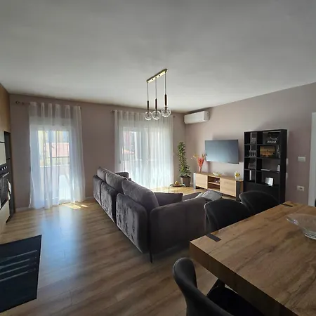 Charming Escape ティラナ